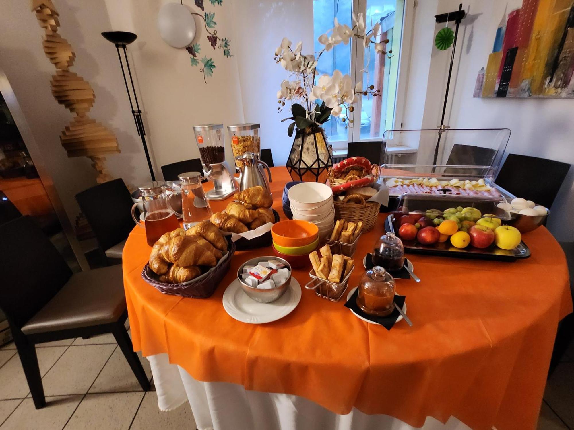 Hotel Ristorante Camoghe Isone Exteriör bild